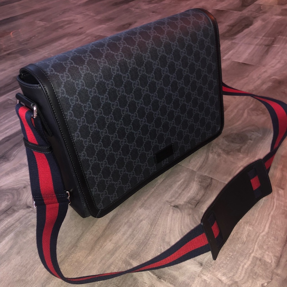 Gucci messenger bag (men’s)